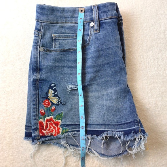 BlankNYC Hiker Short Blue Denim Cut Off Shorts Floral Butterfly Distressed Sz 30 - Picture 7 of 8